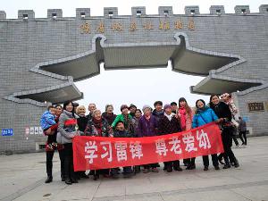 洛阳老年公寓-带老人看枫叶