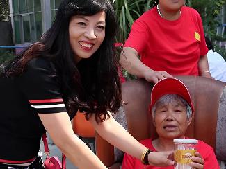 洛阳养老院-园长关怀