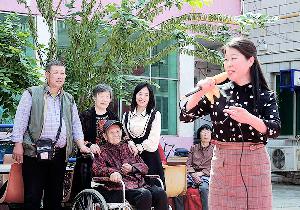 洛阳养老院-唱歌表演