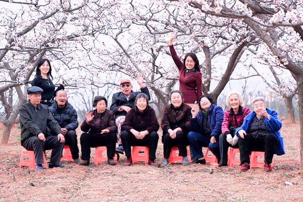 洛阳老年公寓-带老人春游
