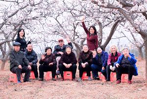 洛阳老年公寓-带老人春游